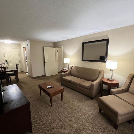 Wyndham Garden Hotel Cross Lanes Чарлстън Екстериор снимка