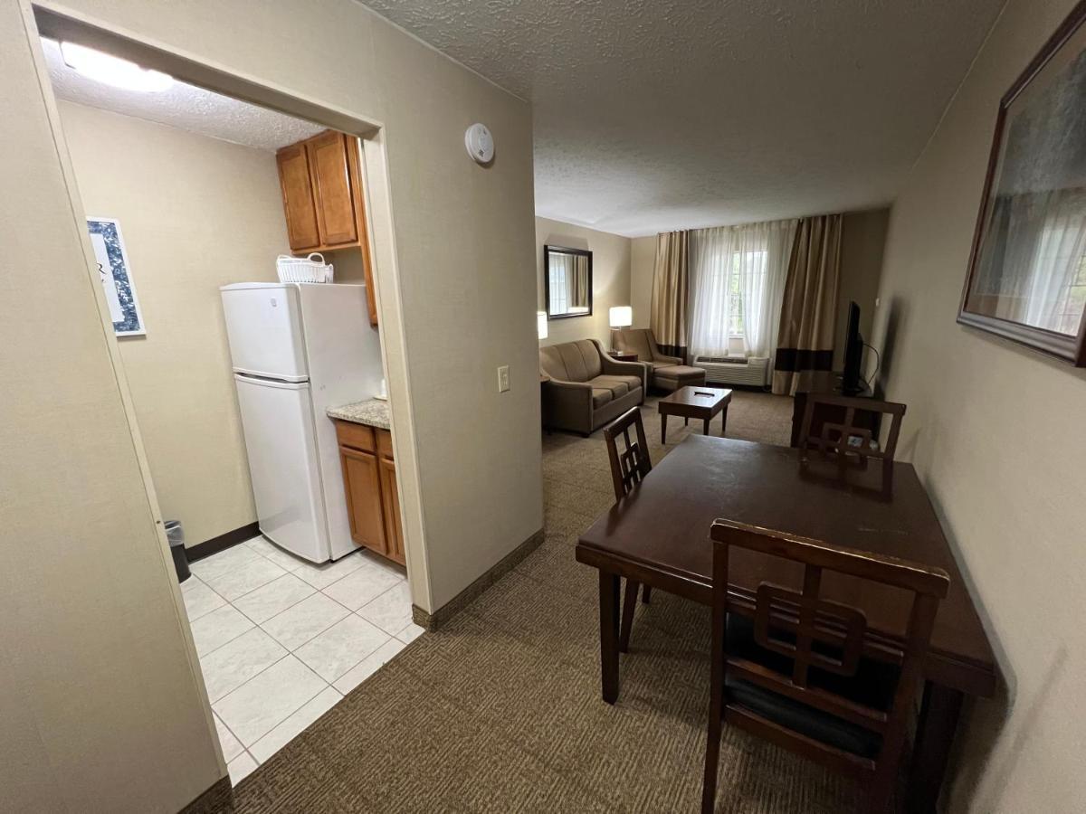 Wyndham Garden Hotel Cross Lanes Чарлстън Екстериор снимка