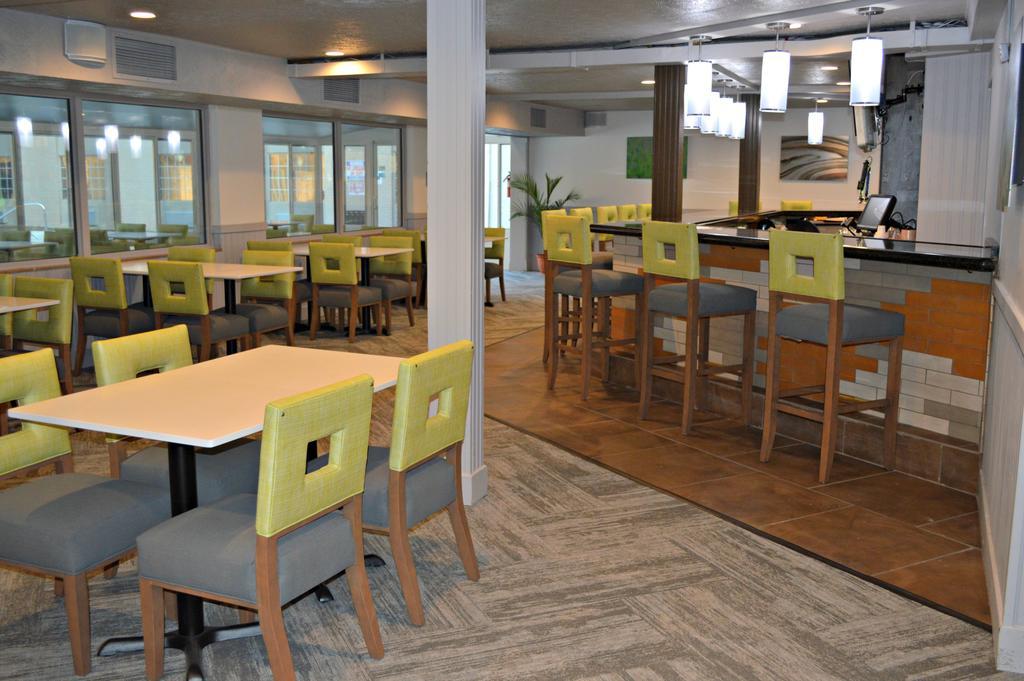 Wyndham Garden Hotel Cross Lanes Чарлстън Екстериор снимка