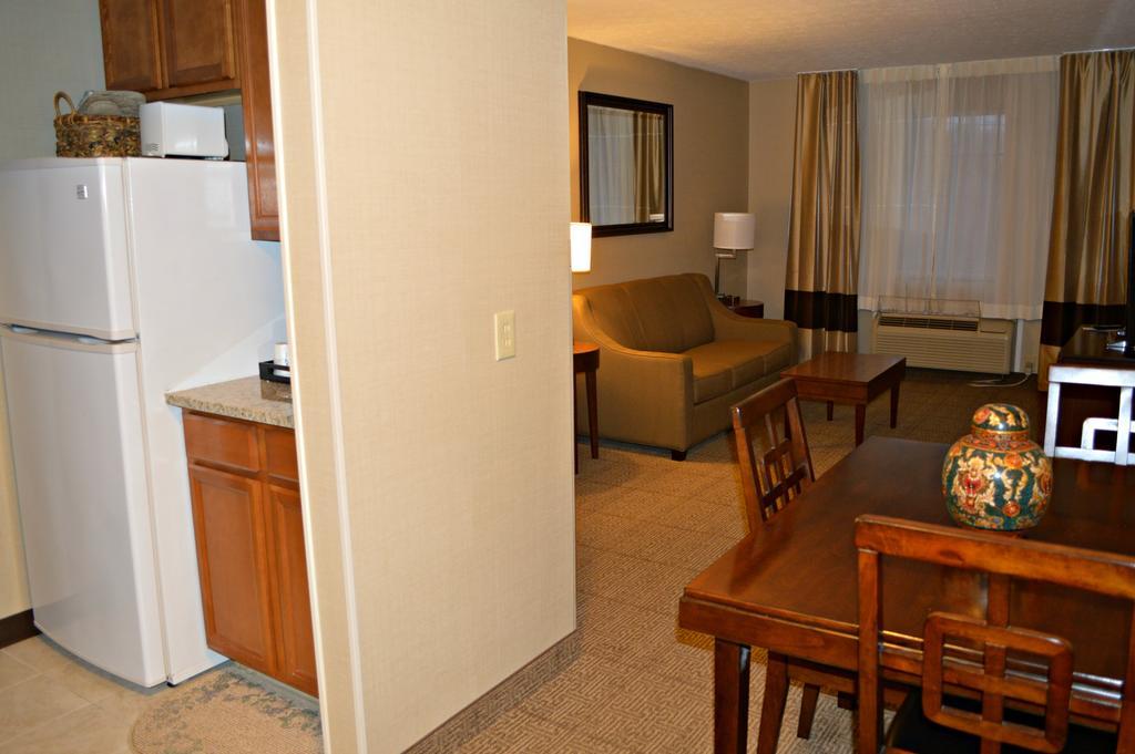 Wyndham Garden Hotel Cross Lanes Чарлстън Екстериор снимка