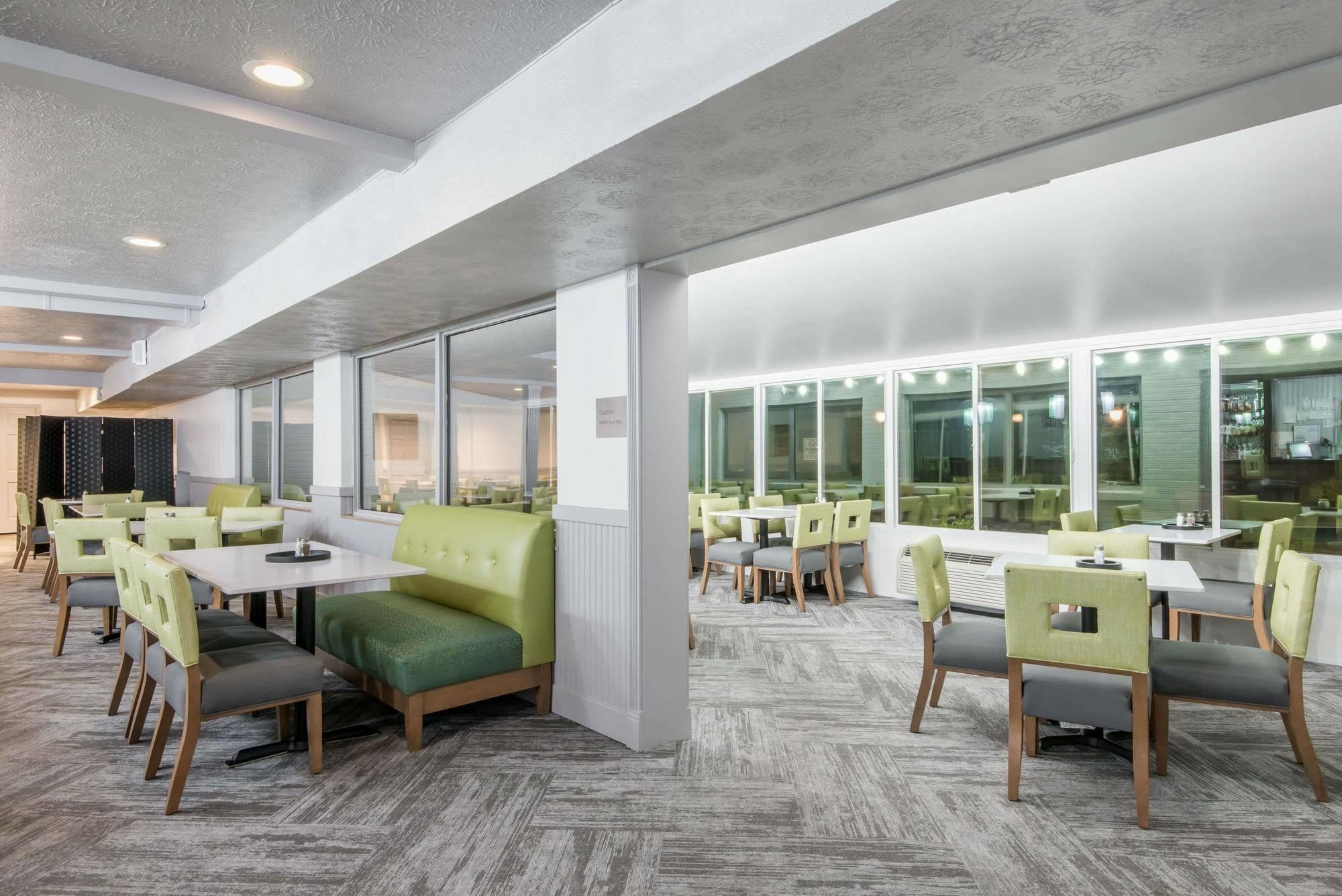 Wyndham Garden Hotel Cross Lanes Чарлстън Екстериор снимка