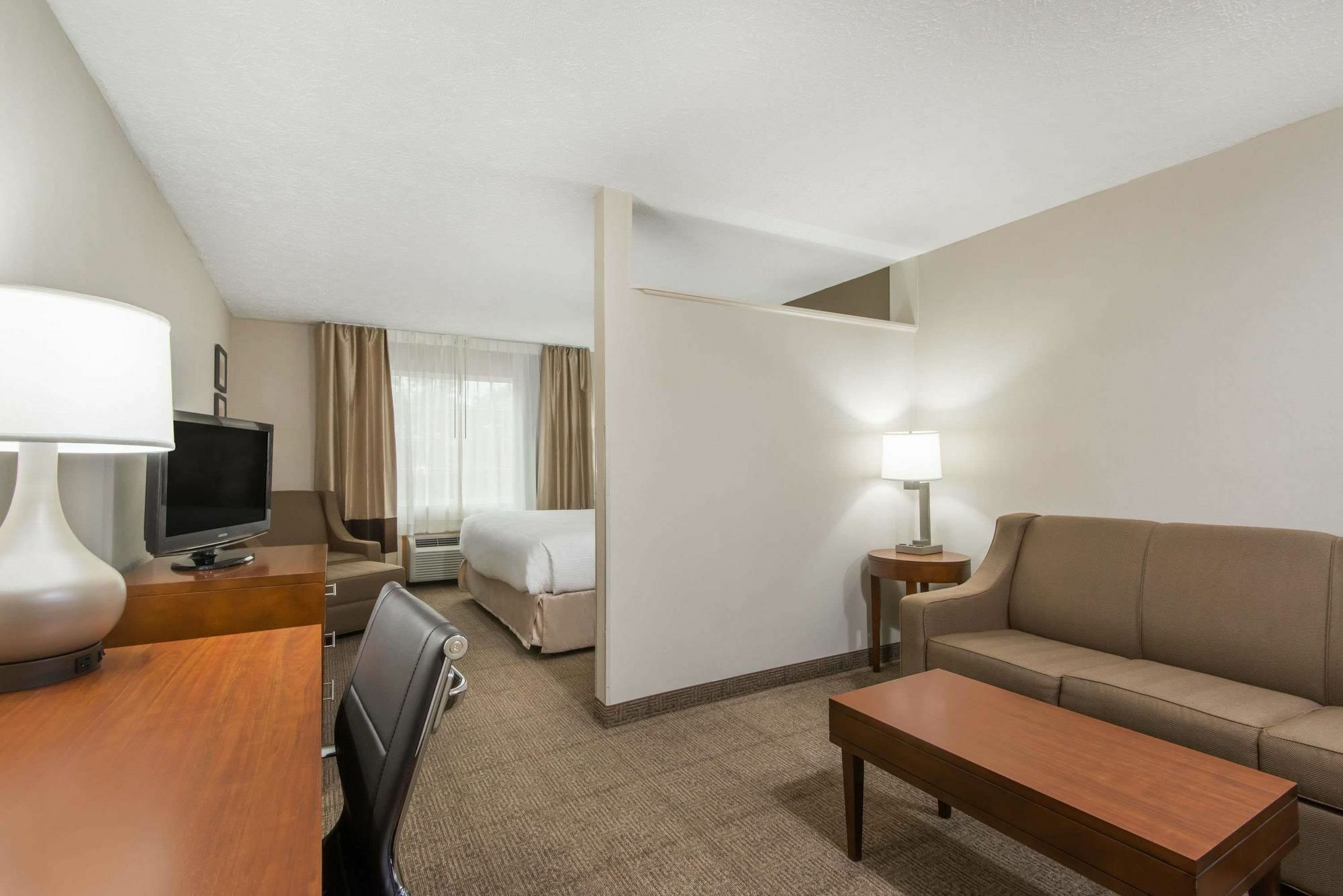 Wyndham Garden Hotel Cross Lanes Чарлстън Екстериор снимка